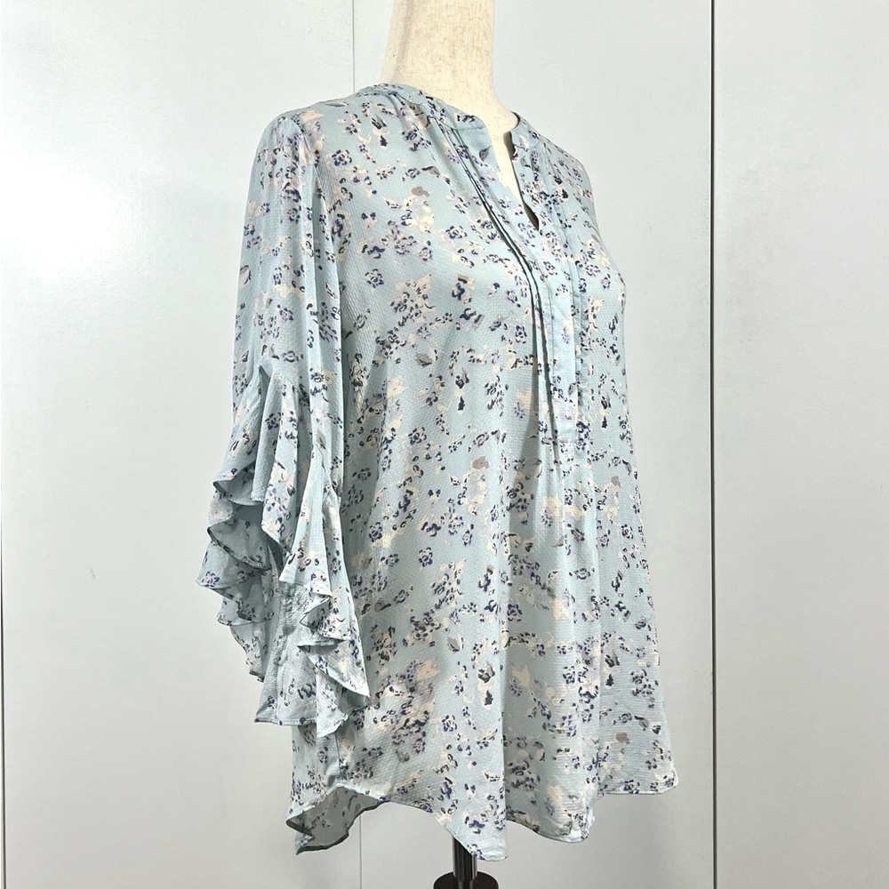 Vince Camuto powder blue flower print blouse with 3/4 ruffle sleeves